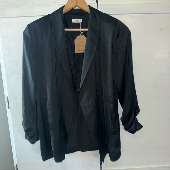 NWT Kori Elegant Black Satin Fitted Blazer w/ Gathered Sleeves with Pockets S: S - Picture 3 of 7